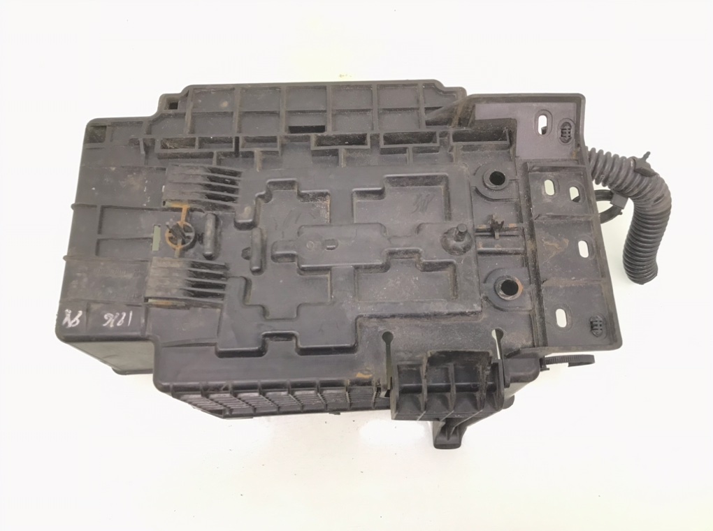 Полка аккумулятора бу для Citroen C3 1 1.6 i, 2005 г. Полка аккумулятора бу для Citroen C3 1.6 i, 2005 г.