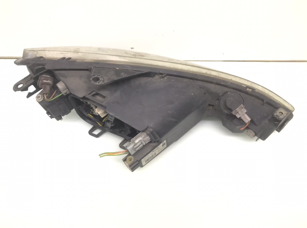 Фара левая бу для Peugeot 206  1.4 i,  2004 г.