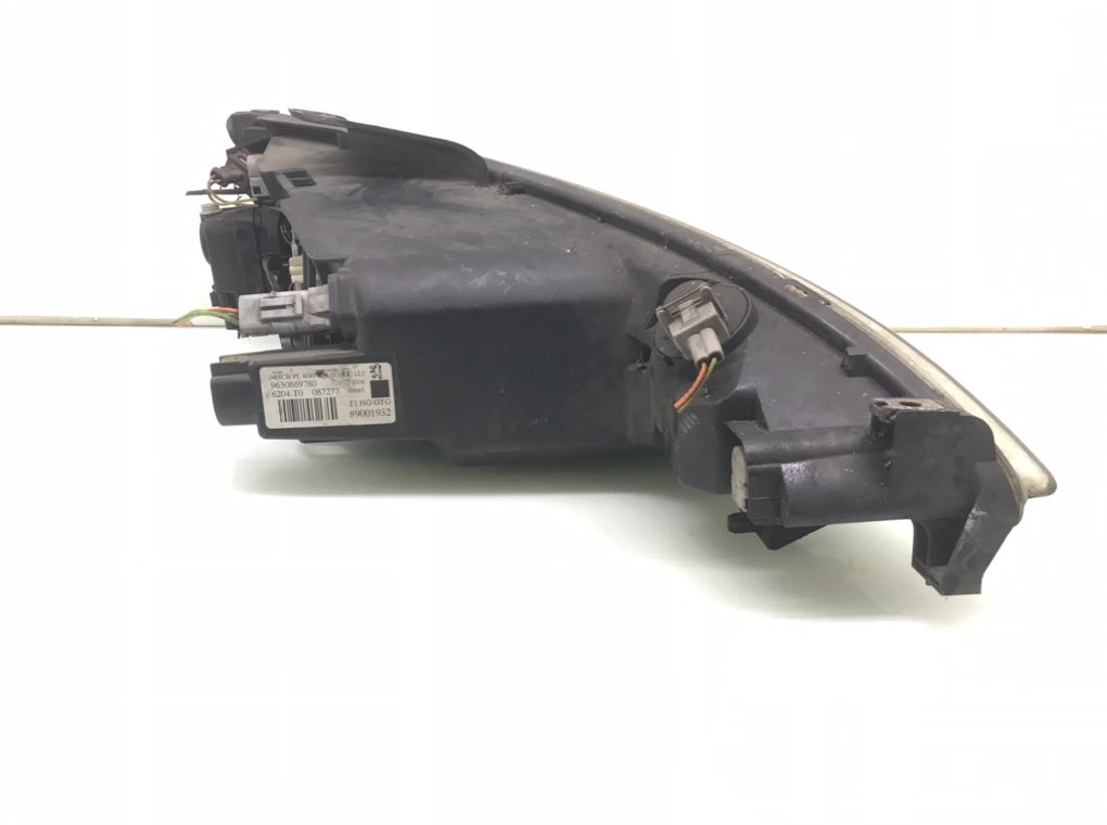 Фара левая бу для Peugeot 206  1.4 i,  2004 г.