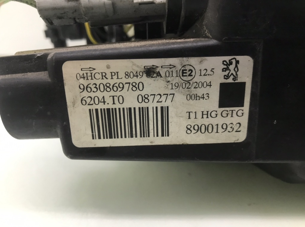 Фара левая бу для Peugeot 206  1.4 i,  2004 г.