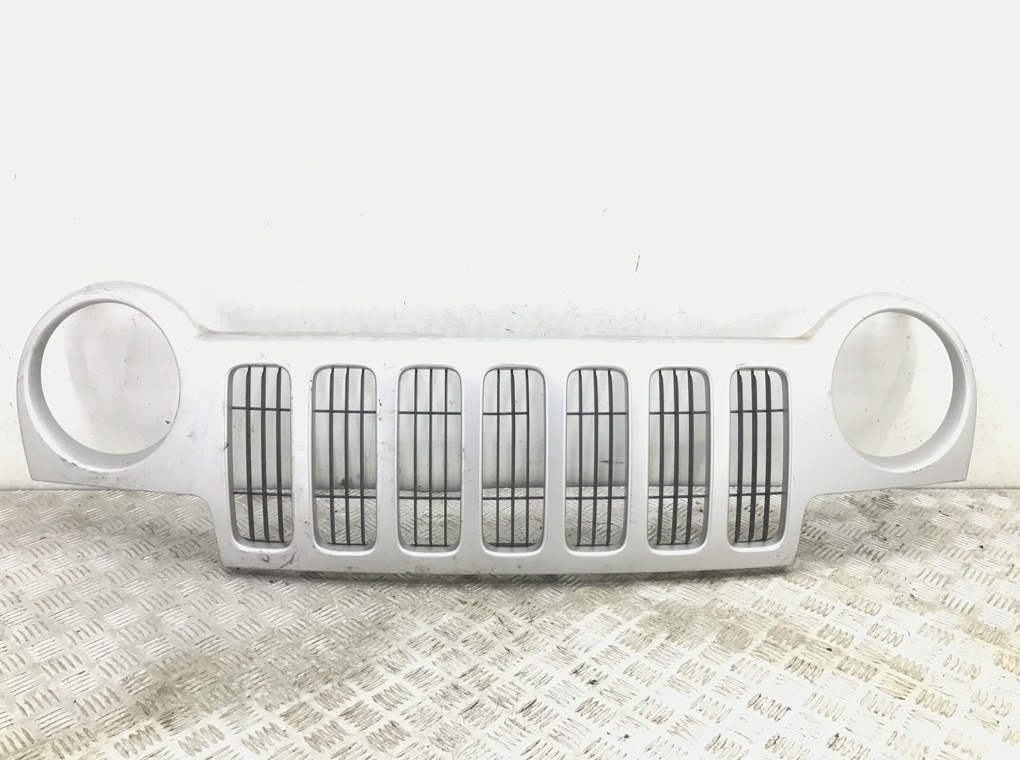 Решетка радиатора бу для Jeep Cherokee KJ 2.4 i, 2002 г.