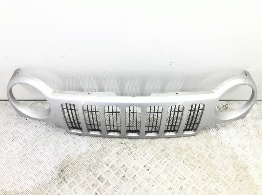 Решетка радиатора бу для Jeep Cherokee KJ 2.4 i,  2002 г.