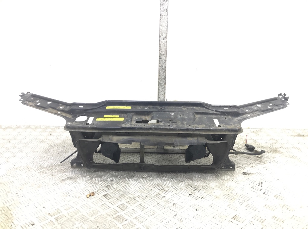 Планка под капот бу для Volvo V70 2.4 i, 2004 г.