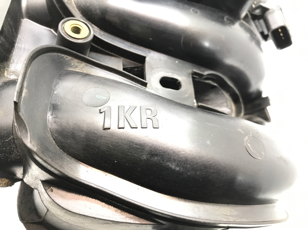 Коллектор впускной бу для Toyota Yaris XP9 1.0 i,  2006 г.