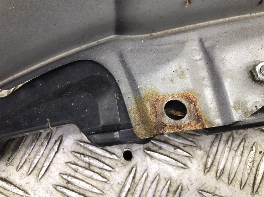 Крыло переднее левое бу для Mitsubishi Lancer  2.0 DiD,  2010 г.