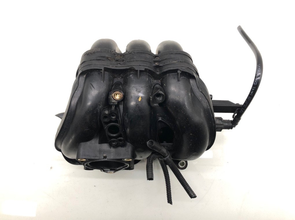 Коллектор впускной бу для Peugeot 107  1.0 i,  2008 г.