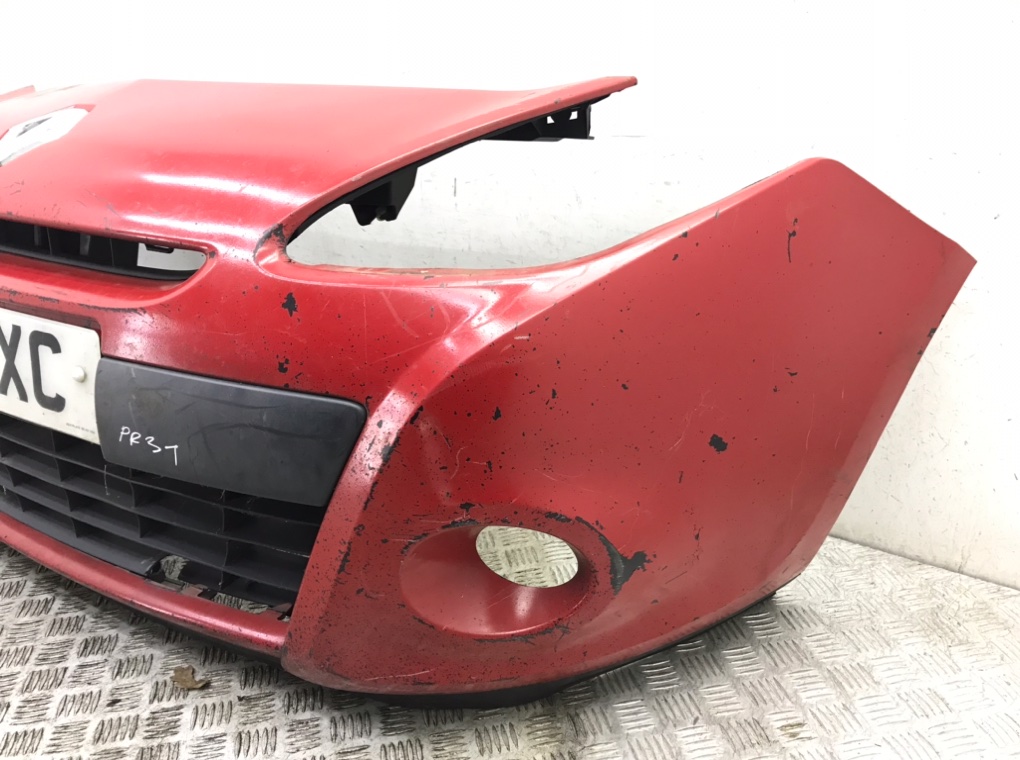Бампер передний бу для Renault Clio 3 1.2 i,  2010 г.