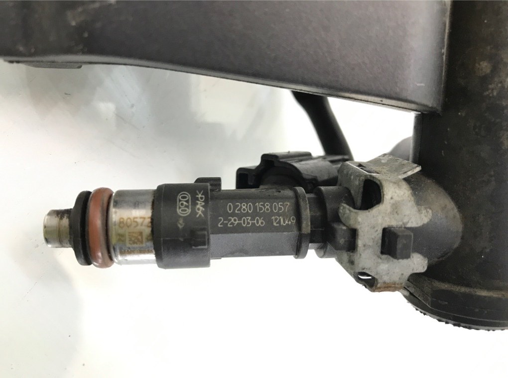 Топливная рампа бу для Citroen Xsara Picasso  1.6 i,  2006 г.