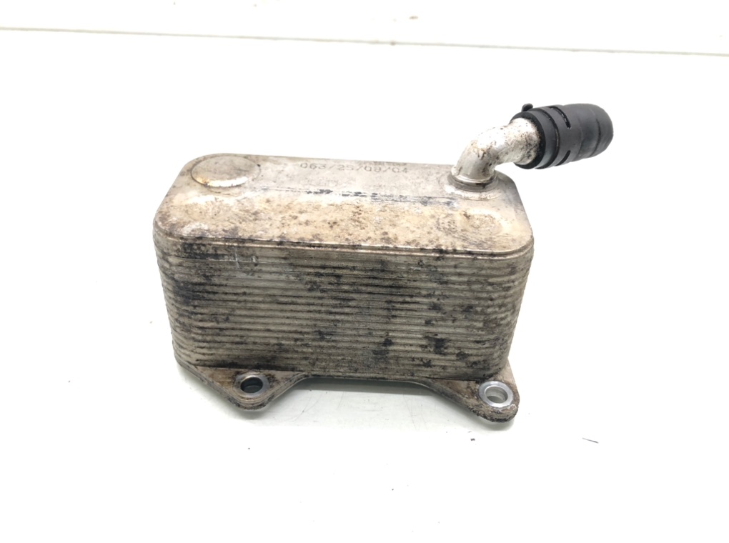 Радиатор масляный бу для Audi A3 8P 2.0 FSI,  2004 г.