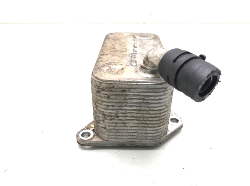 Радиатор масляный бу для Audi A3 8P 2.0 FSI,  2004 г.