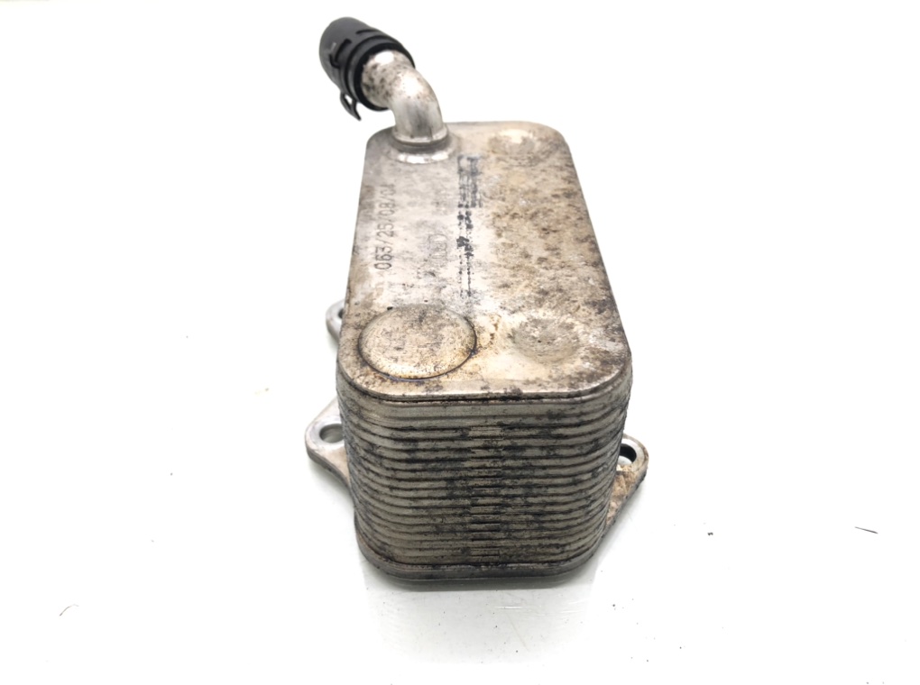 Радиатор масляный бу для Audi A3 8P 2.0 FSI,  2004 г.