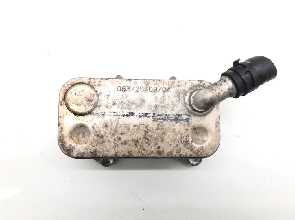 Радиатор масляный бу для Audi A3 8P 2.0 FSI,  2004 г.