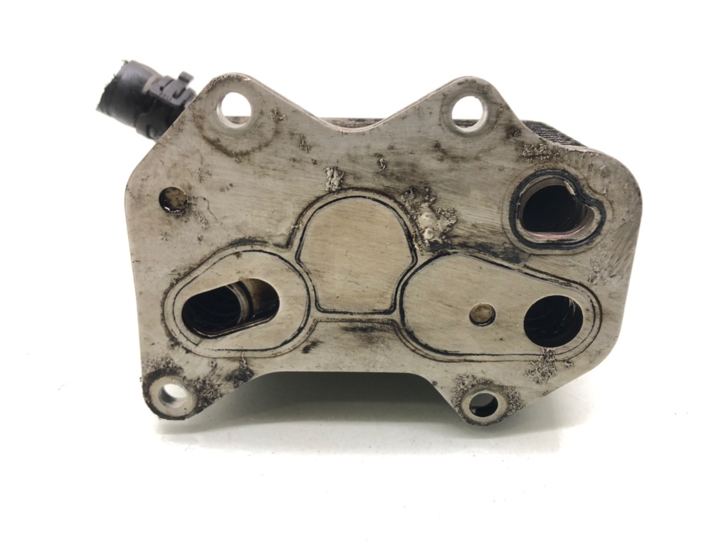 Радиатор масляный бу для Audi A3 8P 2.0 FSI,  2004 г.