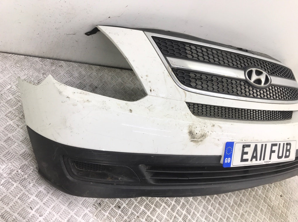 Бампер передний бу для Hyundai iLoad  2.5 CRDi,  2011 г.