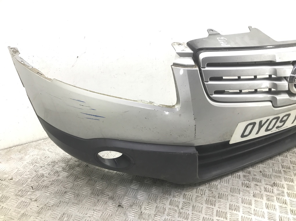 Бампер передний бу для Nissan Qashqai+2  2.0 DCi,  2009 г.