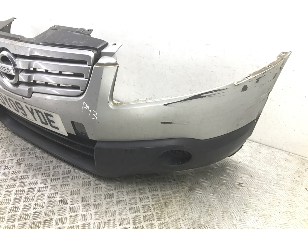 Бампер передний бу для Nissan Qashqai+2  2.0 DCi,  2009 г.