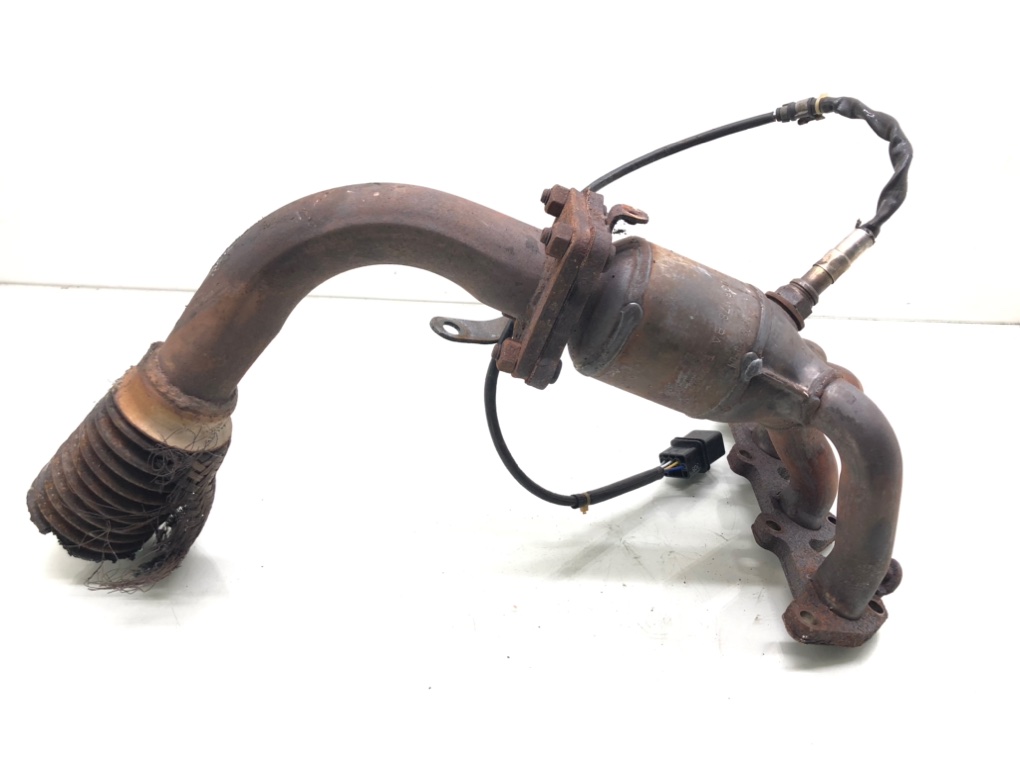 Коллектор выпускной бу для Volkswagen Bora  1.6 i,  2000 г.