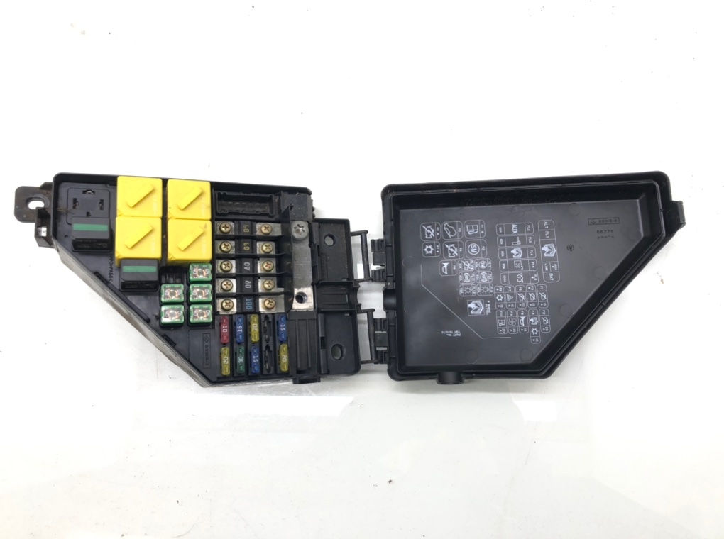 Блок предохранителей бу для Land Rover Freelander 1 2.0 TD,  2003 г.