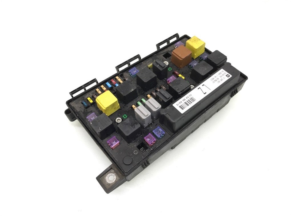 Блок предохранителей бу для Opel Astra H 1.7 CDTi, 2009 г. Блок предохранителей бу для Opel Astra H 1.7 CDTi, 2009 г.