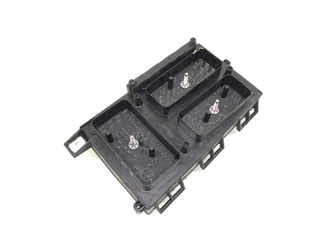 Блок предохранителей бу для Opel Astra H 1.7 CDTi, 2009 г. Блок предохранителей бу для Opel Astra H 1.7 CDTi, 2009 г.