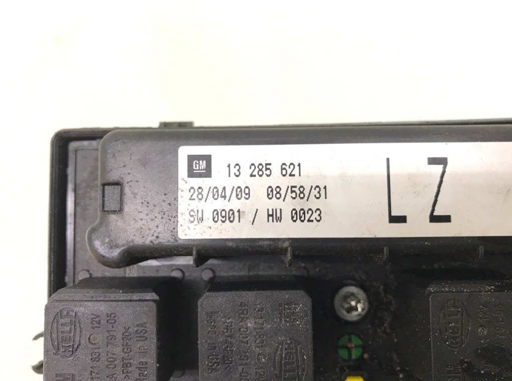 Блок предохранителей бу для Opel Astra H 1.7 CDTi, 2009 г. Блок предохранителей бу для Opel Astra H 1.7 CDTi, 2009 г.