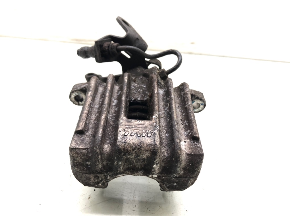 Суппорт задний правый бу для Volkswagen Golf 5 1.6 FSI, 2004 г. Суппорт задний правый бу для Volkswagen Golf 5 1.6 FSI, 2004 г.