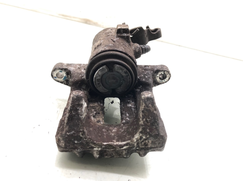 Суппорт задний правый бу для Volkswagen Golf 5 1.6 FSI, 2004 г. Суппорт задний правый бу для Volkswagen Golf 5 1.6 FSI, 2004 г.