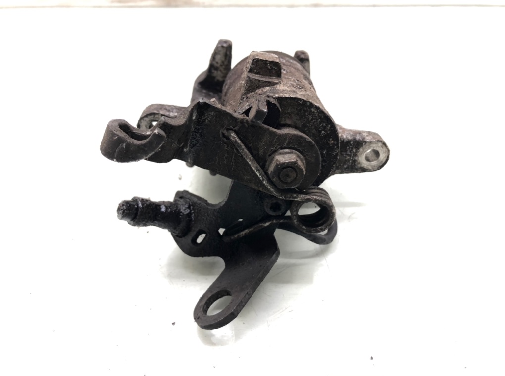 Суппорт задний правый бу для Volkswagen Golf 5 1.6 FSI, 2004 г. Суппорт задний правый бу для Volkswagen Golf 5 1.6 FSI, 2004 г.