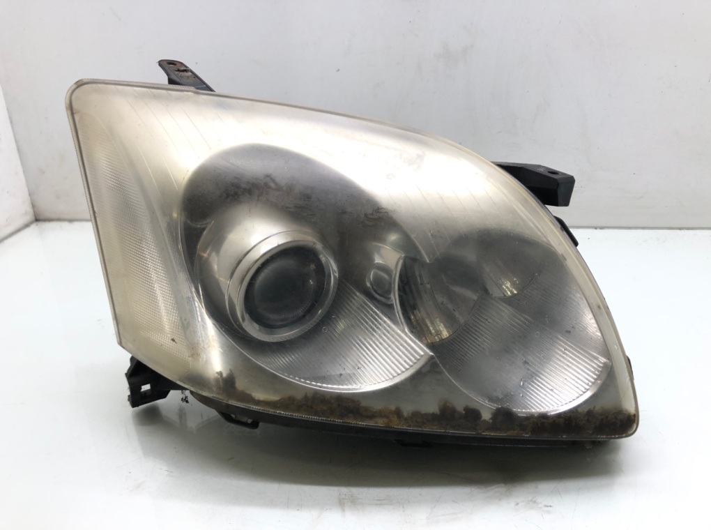 Фара правая бу для Toyota Avensis 2.0 D-4D, 2005 г.