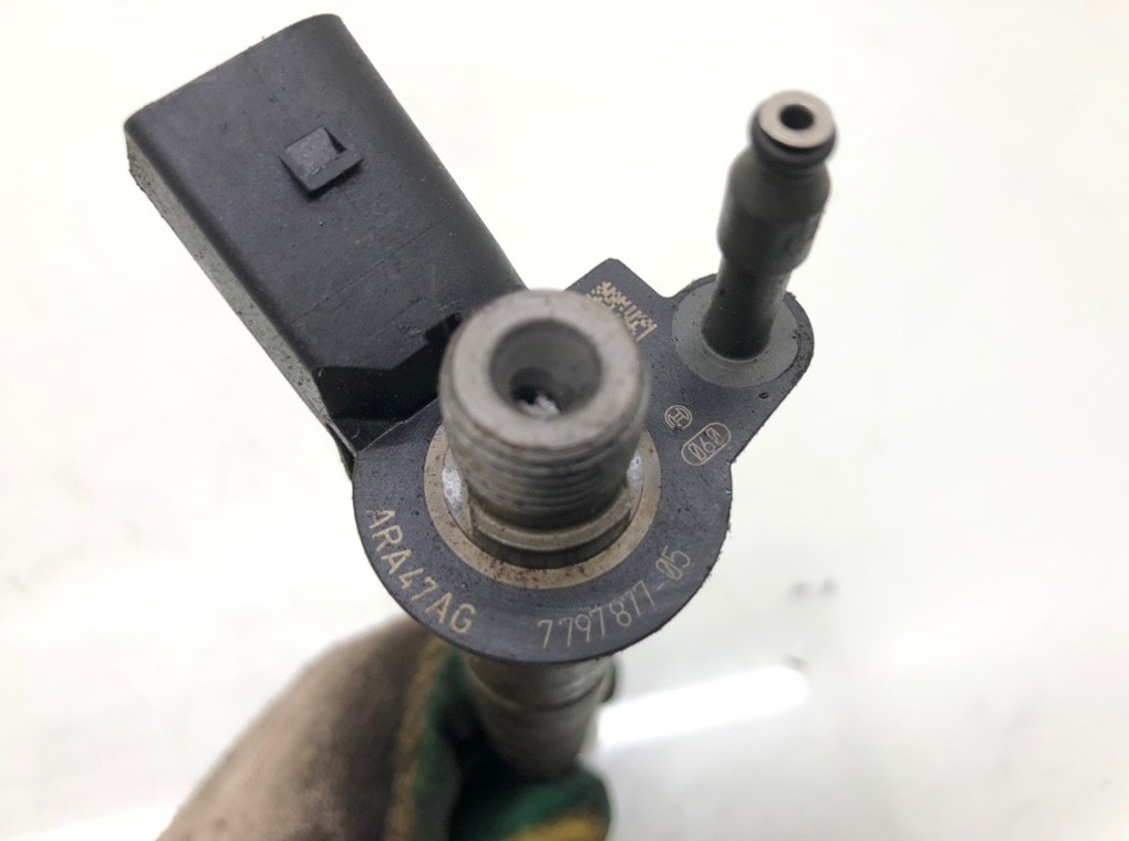 Форсунка бу для BMW 3 E90/E91/E92/E93 2.0 TD,  2008 г.