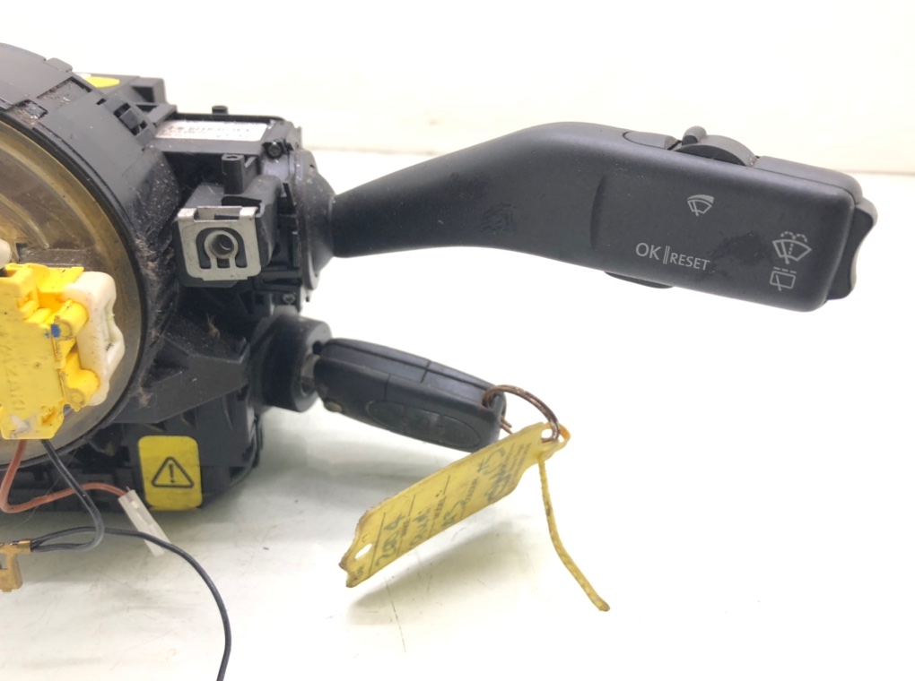 Переключатель подрулевой (стрекоза) бу для Audi A3 8P 1.6 FSI,  2004 г.