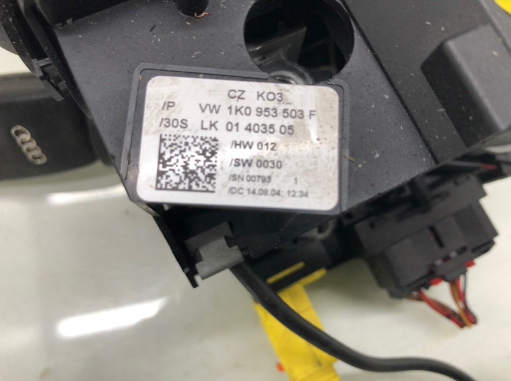 Переключатель подрулевой (стрекоза) бу для Audi A3 8P 1.6 FSI,  2004 г.