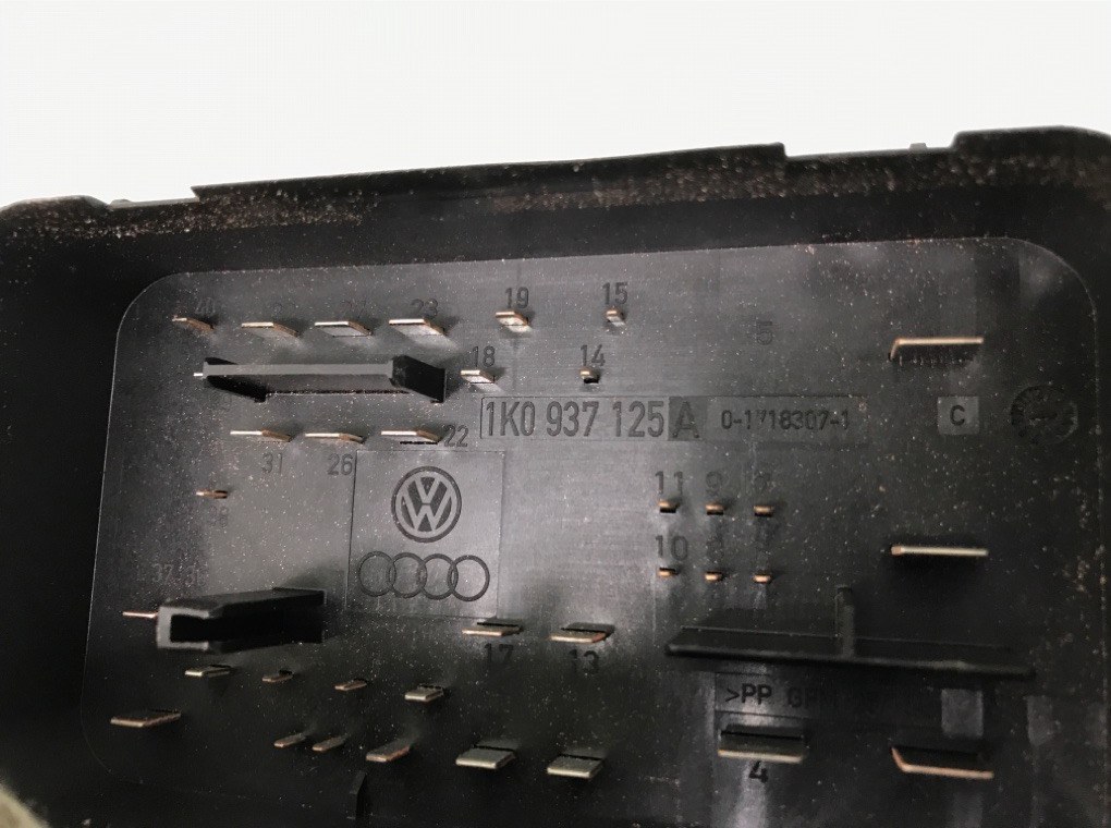 Блок предохранителей бу для Audi A3 8P 2.0 TDi,  2006 г.