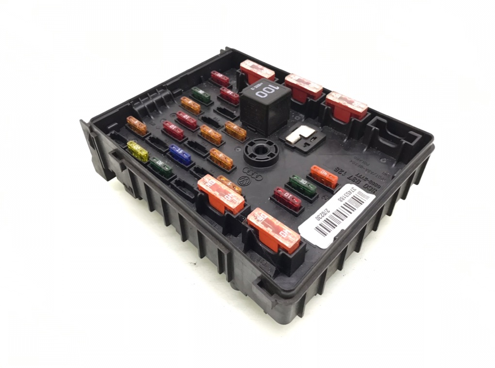 Блок предохранителей бу для Volkswagen Passat B6 1.9 DTi, 2008 г. Блок предохранителей бу для Volkswagen Passat B6 1.9 DTi, 2008 г.