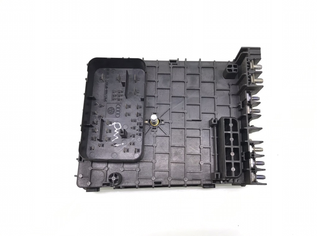 Блок предохранителей бу для Volkswagen Passat B6 1.9 DTi, 2008 г. Блок предохранителей бу для Volkswagen Passat B6 1.9 DTi, 2008 г.