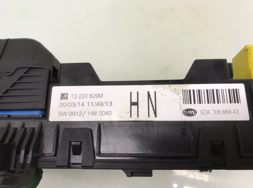 Блок предохранителей бу для Opel Zafira B 1.7 CDTi,  2014 г.