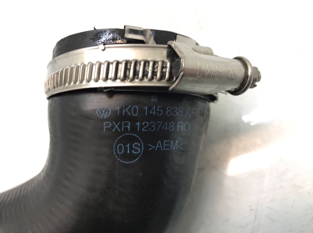 Патрубок интеркулера бу для Volkswagen Jetta  1.6 TDi,  2010 г.