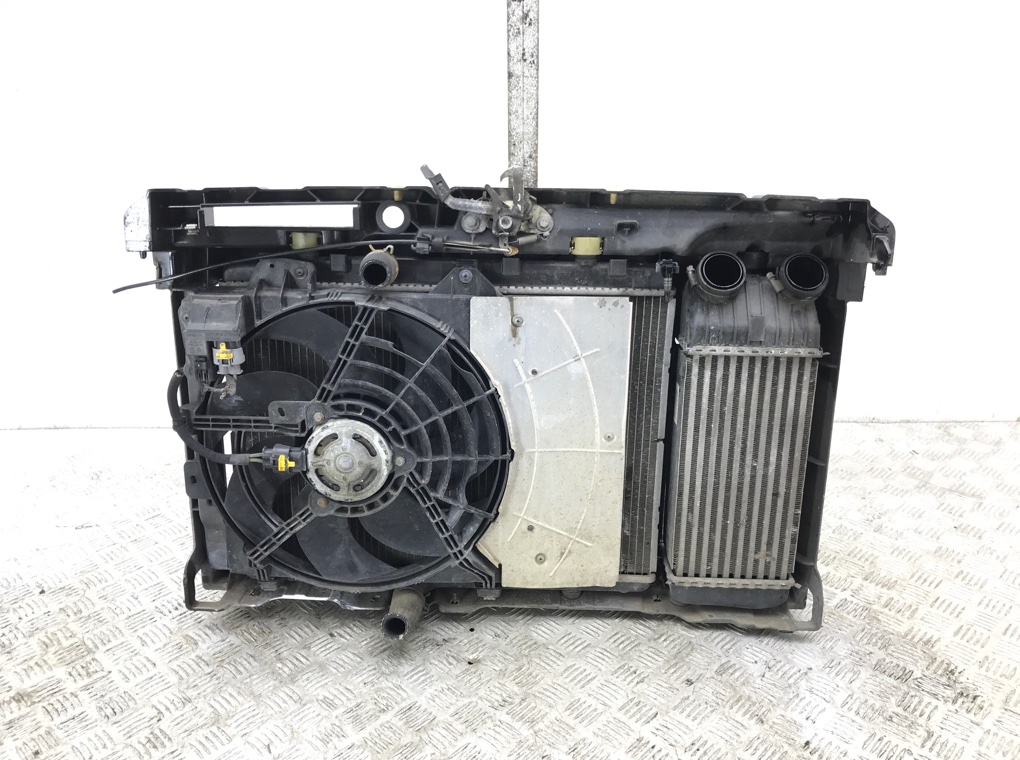 Панель передняя (телевизор) бу для Peugeot 207  1.6 HDi,  2007 г.