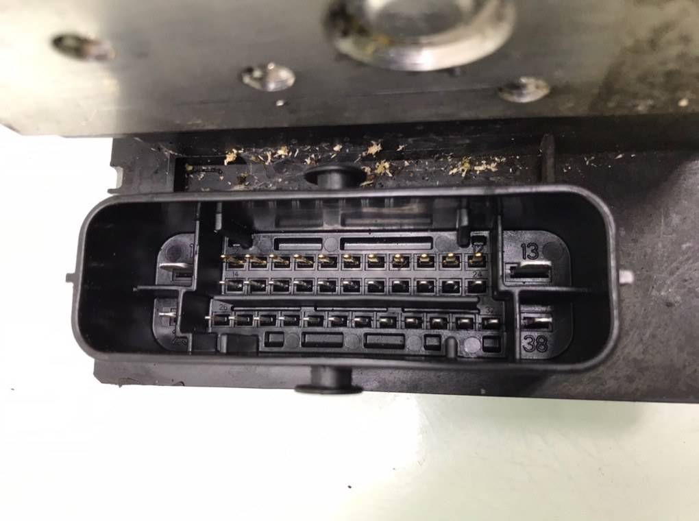 Блок ABS бу для Peugeot 3008  2.0 HDi,  2010 г.