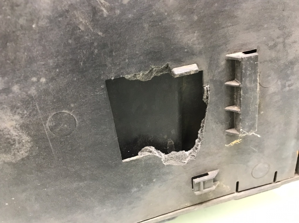 Полка аккумулятора бу для Saab 9-3 2.0 Ti, 2004 г. Полка аккумулятора бу для Saab 9-3 2.0 Ti, 2004 г.