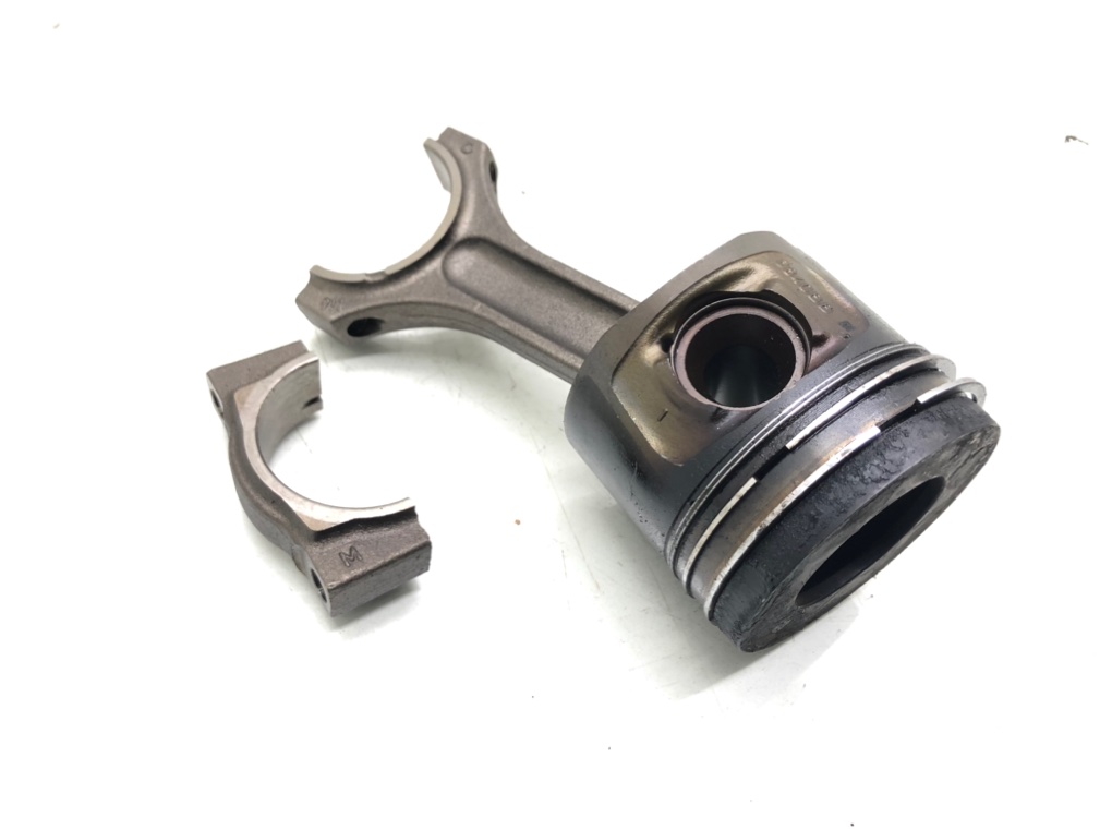 Поршень бу для BMW 3 E90/E91/E92/E93 2.0 TD, 2008 г.