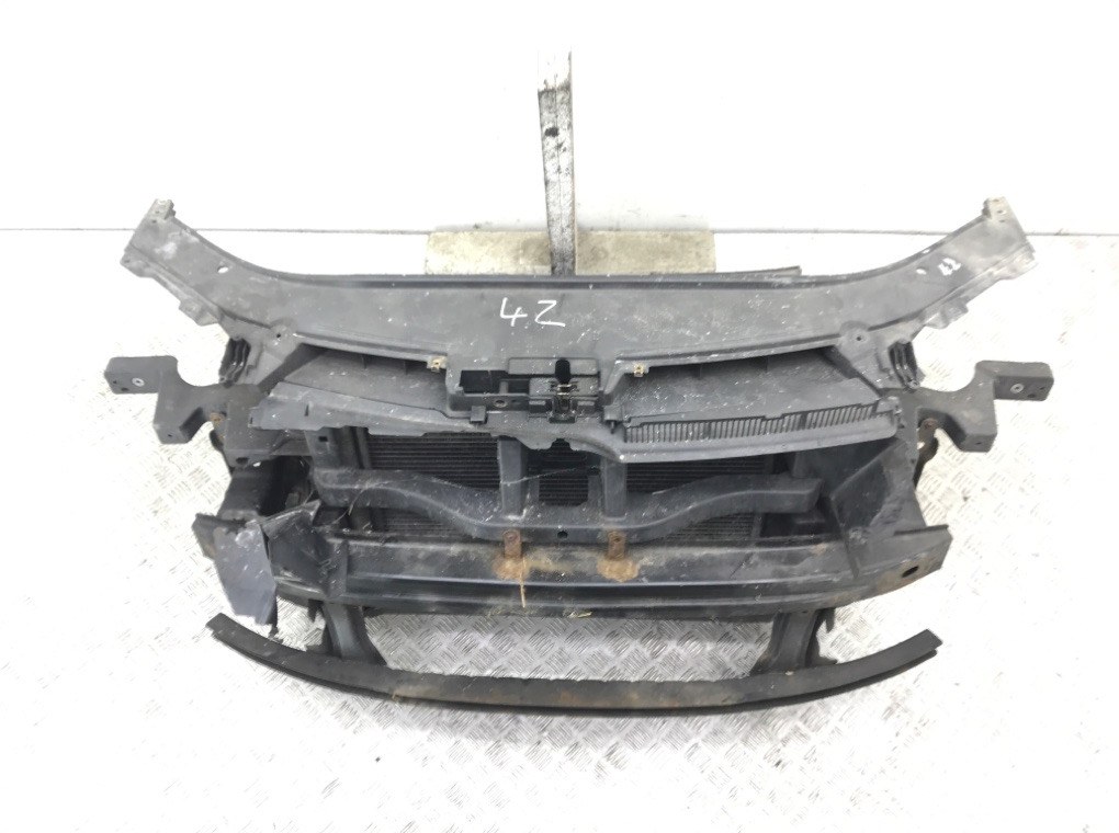 Панель передняя (телевизор) бу для Volkswagen Passat B6 2.0 TDi,  2006 г.