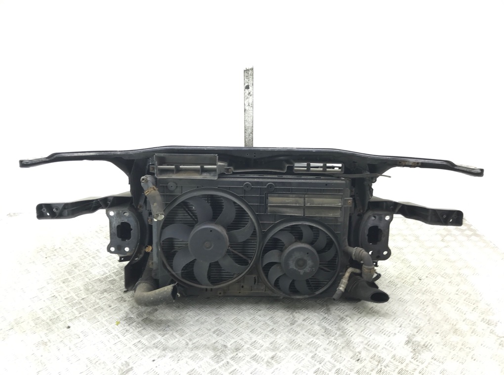 Панель передняя (телевизор) бу для Volkswagen Passat B6 2.0 TDi,  2006 г.