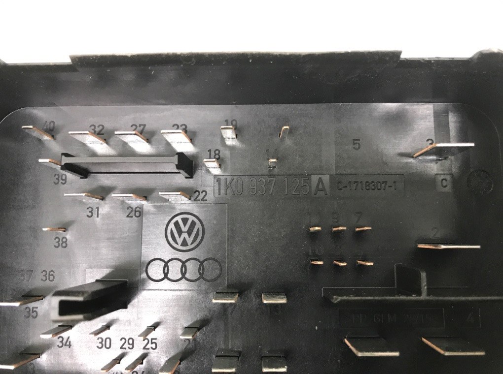 Блок предохранителей бу для Volkswagen Touran  1.9 TDi,  2008 г.