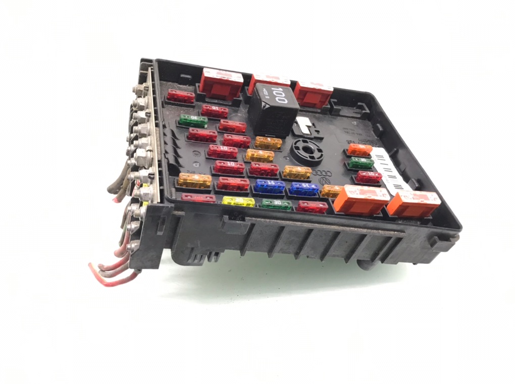 Блок предохранителей бу для Volkswagen Passat B6 2.0 TDi,  2007 г.