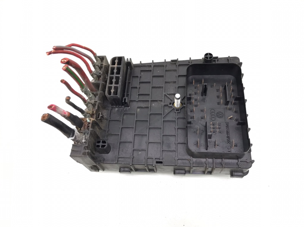 Блок предохранителей бу для Volkswagen Passat B6 2.0 TDi,  2007 г.