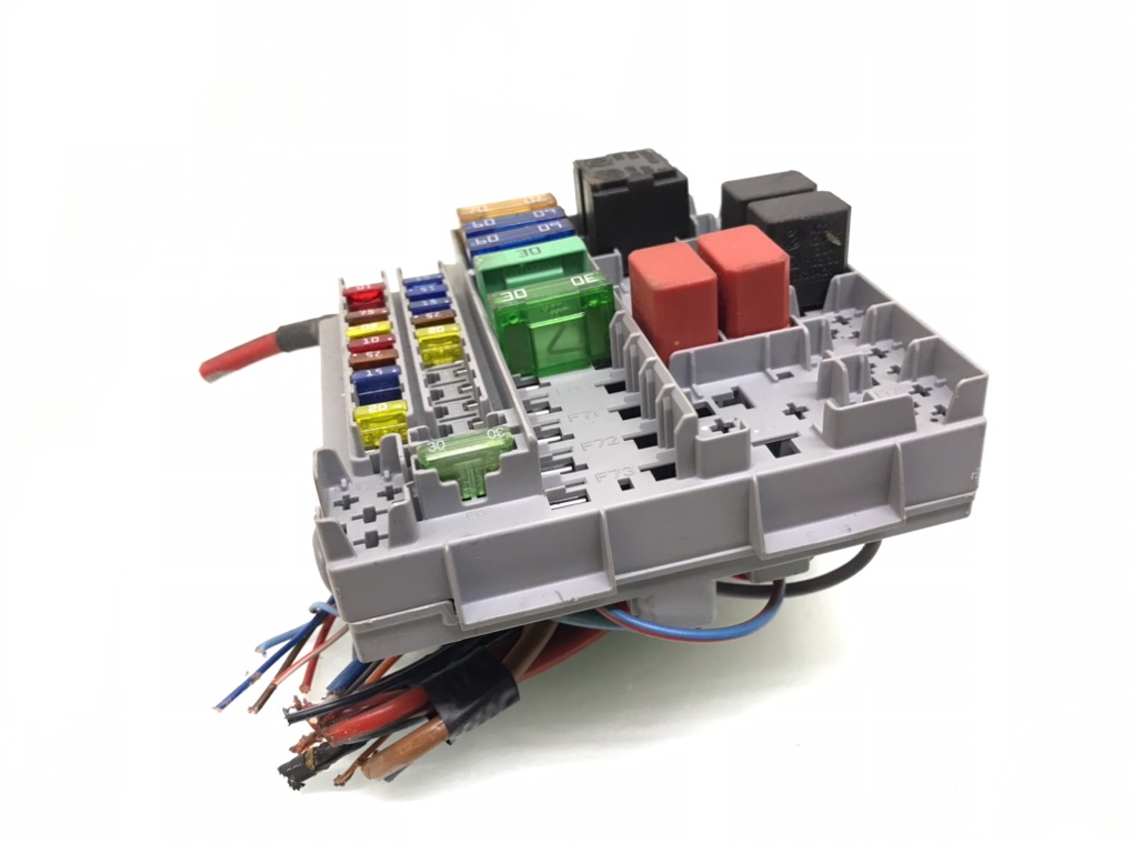 Блок предохранителей бу для Fiat Panda 1.2 i, 2004 г. Блок предохранителей бу для Fiat Panda 1.2 i, 2004 г.