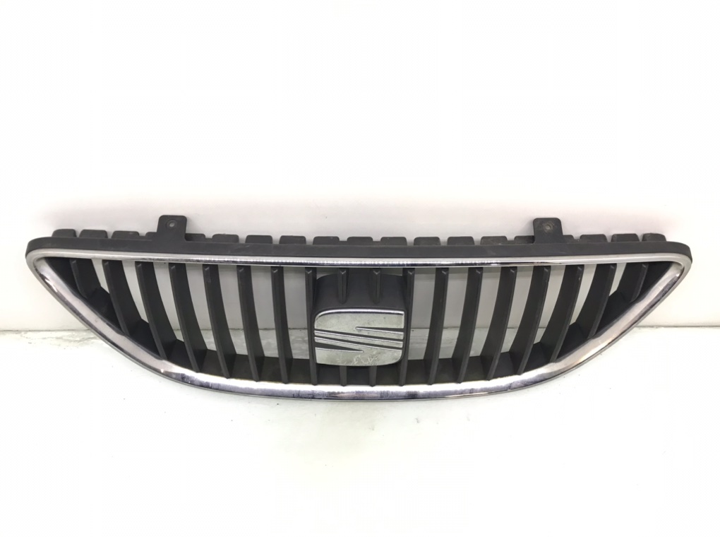 Решетка радиатора бу для Seat Exeo  2.0 TDi,  2011 г.