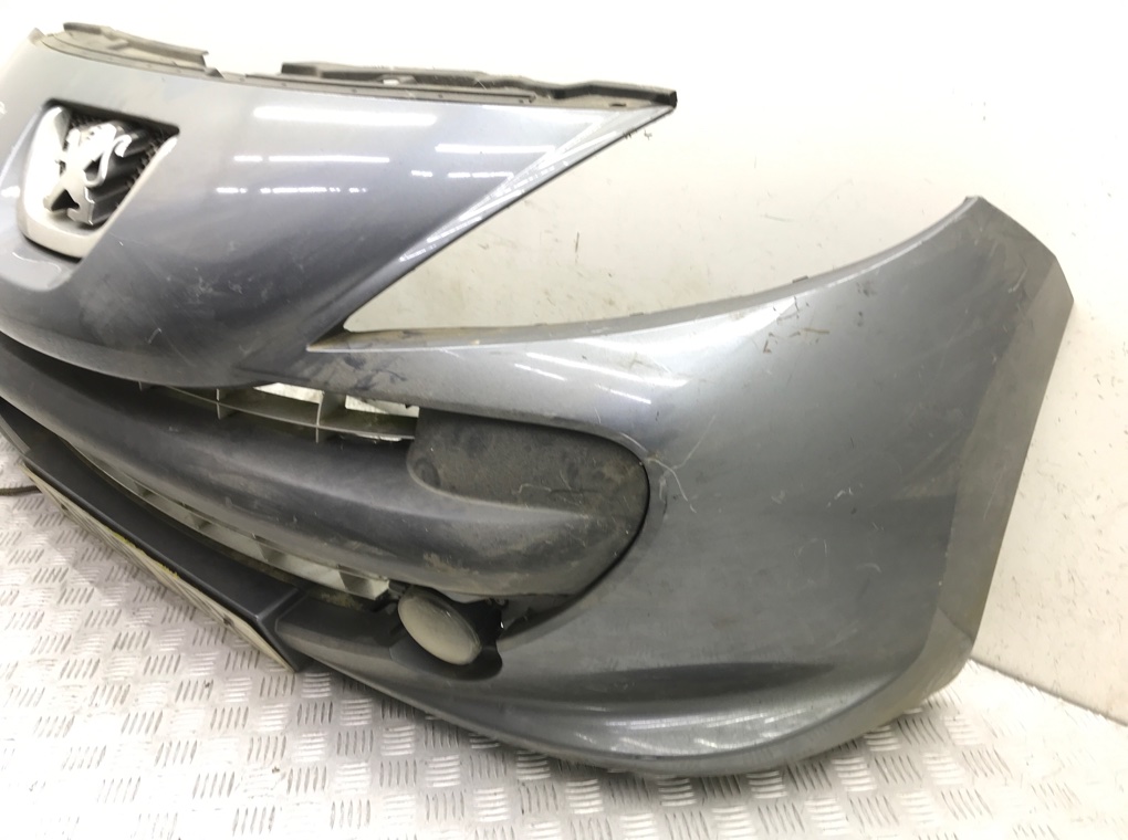 Бампер передний бу для Peugeot 207  1.6 HDi,  2008 г.