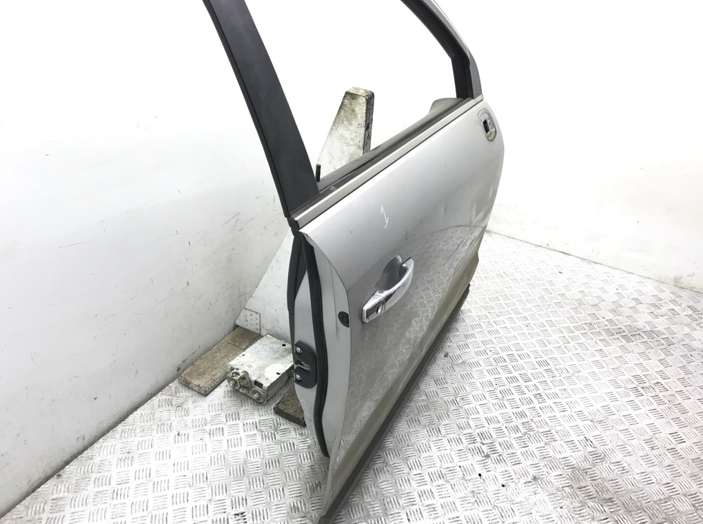 Дверь передняя правая бу для Opel Antara  2.0 CDTi,  2009 г.